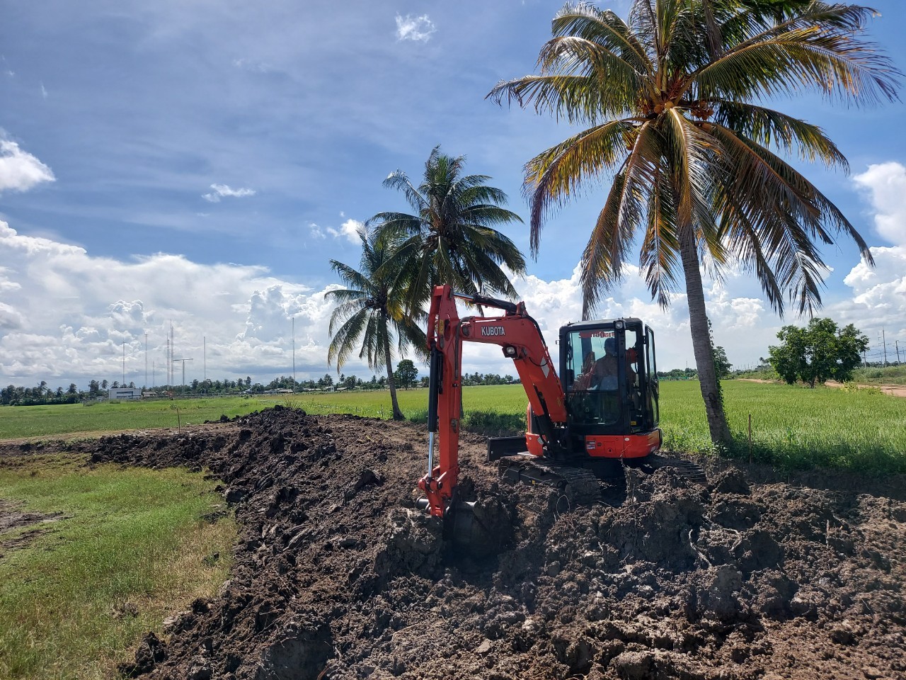 งานแต่งขอบสระ ขุดคลองใส้ไก่ ขุดบ่อขนาดเล็ก