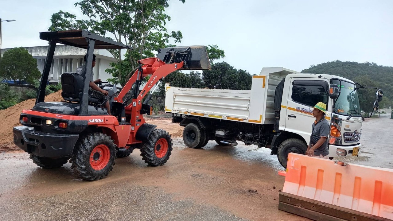 รูปการทำงานสินค้ารถตักล้อยาง