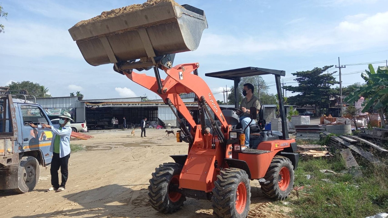 รูปการทำงานสินค้ารถตักล้อยาง
