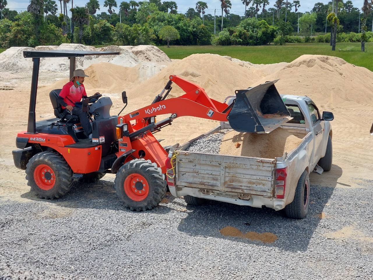 รูปการทำงานสินค้ารถตักล้อยาง