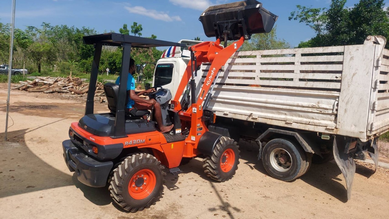 รูปการทำงานสินค้ารถตักล้อยาง