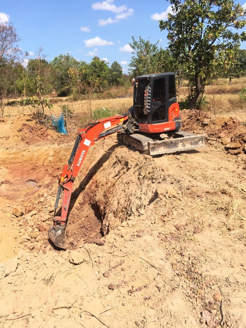 งานแต่งขอบสระ ขุดคลองใส้ไก่ ขุดบ่อขนาดเล็ก