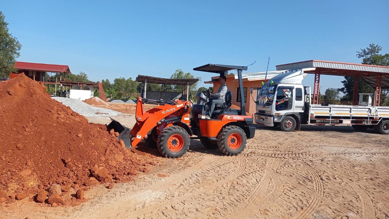 รูปการทำงานสินค้ารถตักล้อยาง